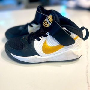 Little boys Nike basketball shoes